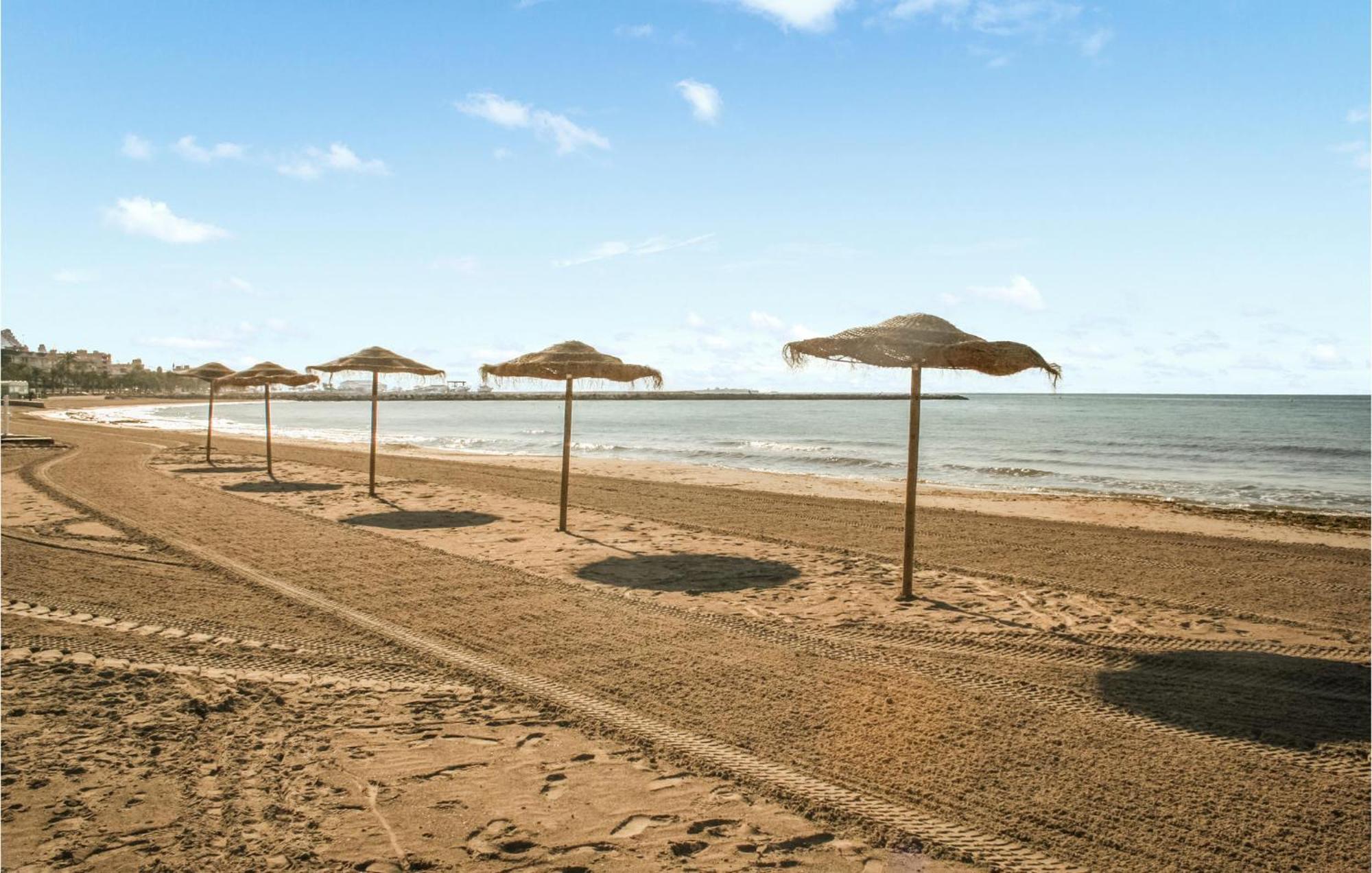 Lovely Apartment In Santa Pola With Kitchenette Exterior foto